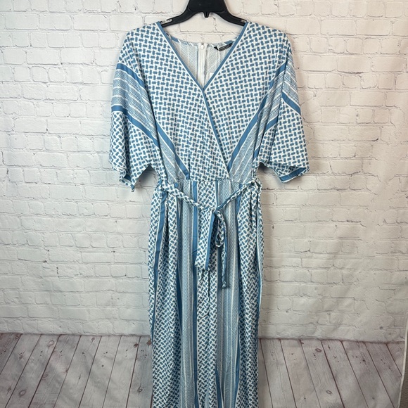 BloomChic Geometric Blue and White Jumpsuit Plus Size 3X - Picture 2 of 8